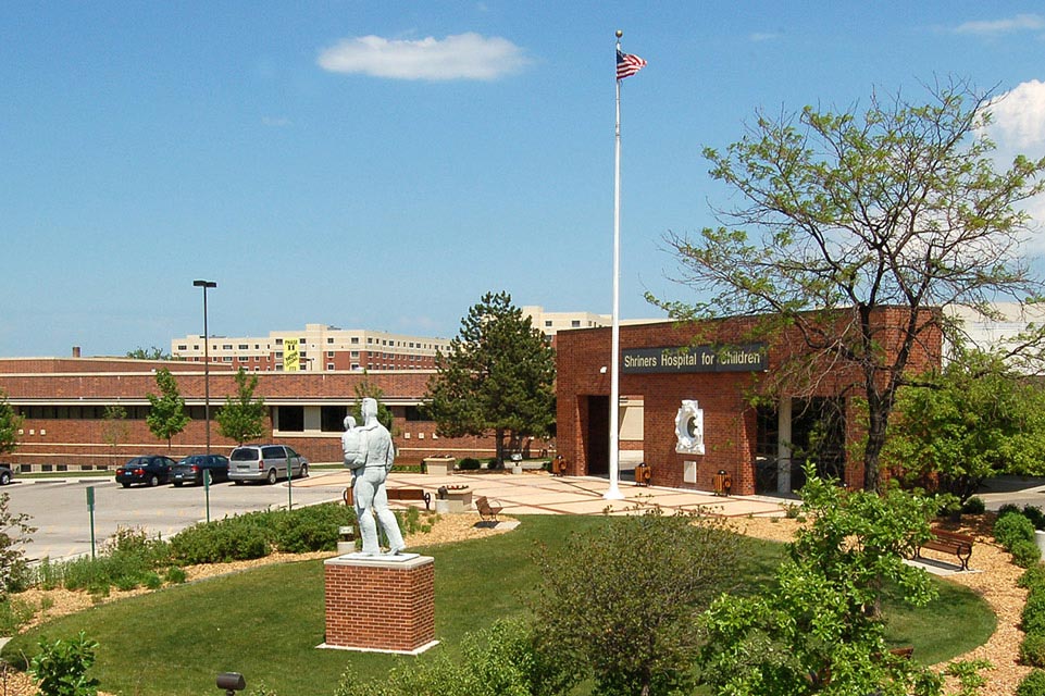 exterior del edificio del hospital de Chicago