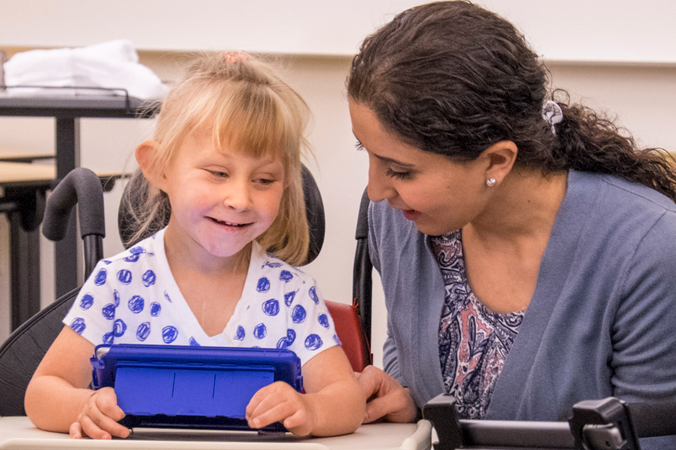 un patient et un orthophoniste