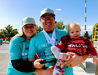 tres participantes de la caminata