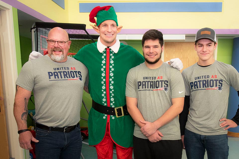 Gronkowski con otras tres personas