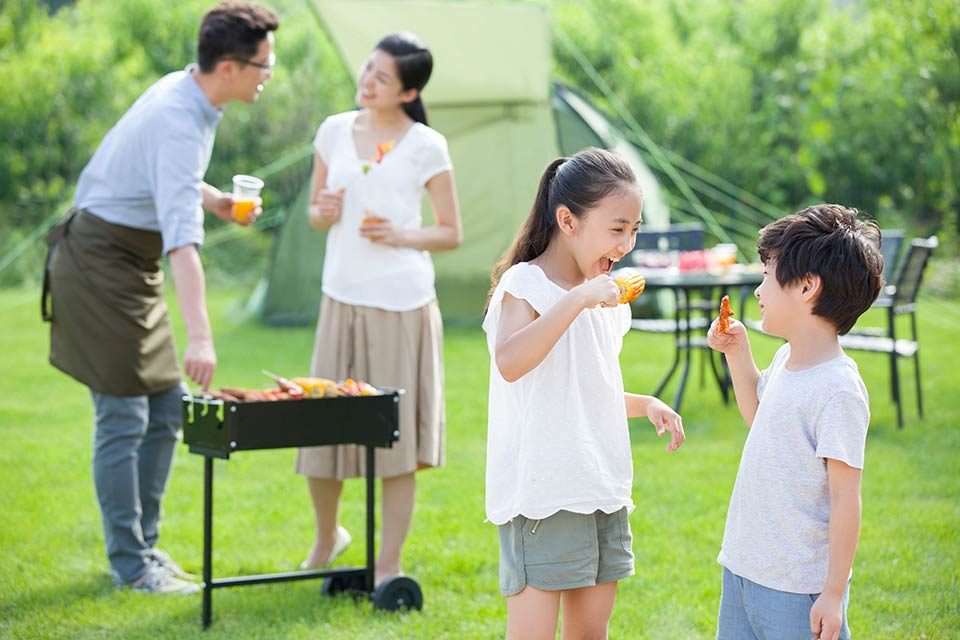 Famille dans un parc