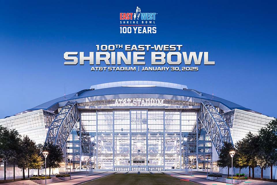 Logotipo de los 100 años del East-West Shrine Bowl; East-West Shrine Bowl número 100, estadio AT&T, 30 de enero de 2025; Estadio AT&T en la foto