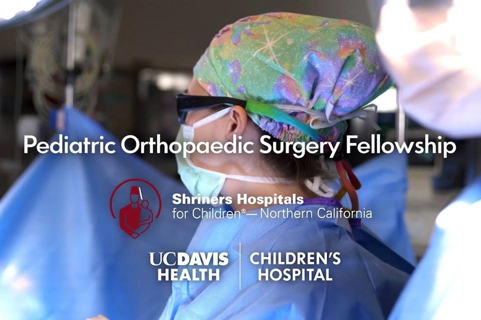 Bourse de recherche en chirurgie orthopédique pédiatrique, logo des Hôpitaux Shriners pour enfants, logo UC Davis Health, chirurgiens en arrière-plan