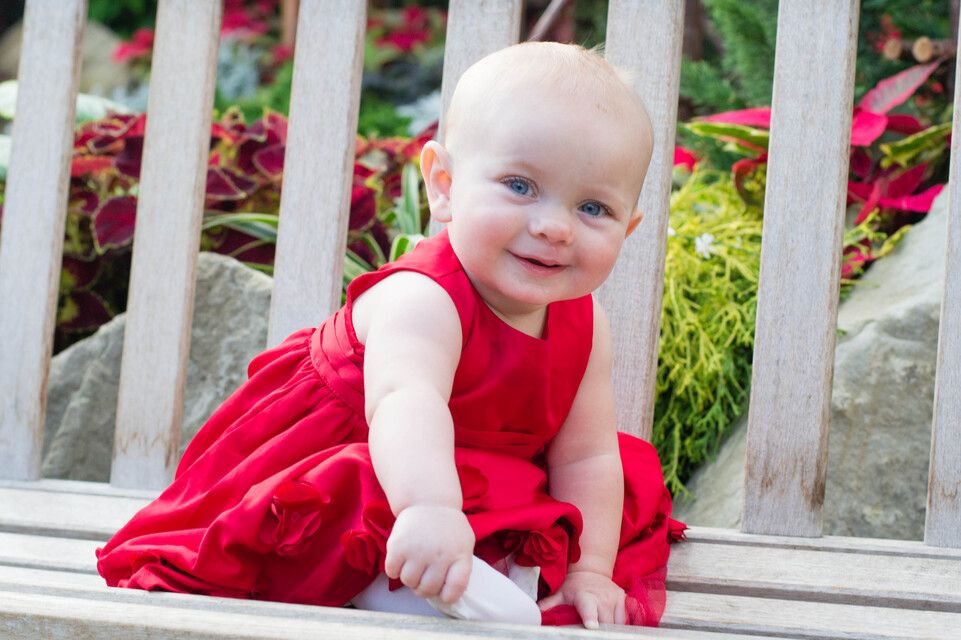 bébé fille à l’extérieur