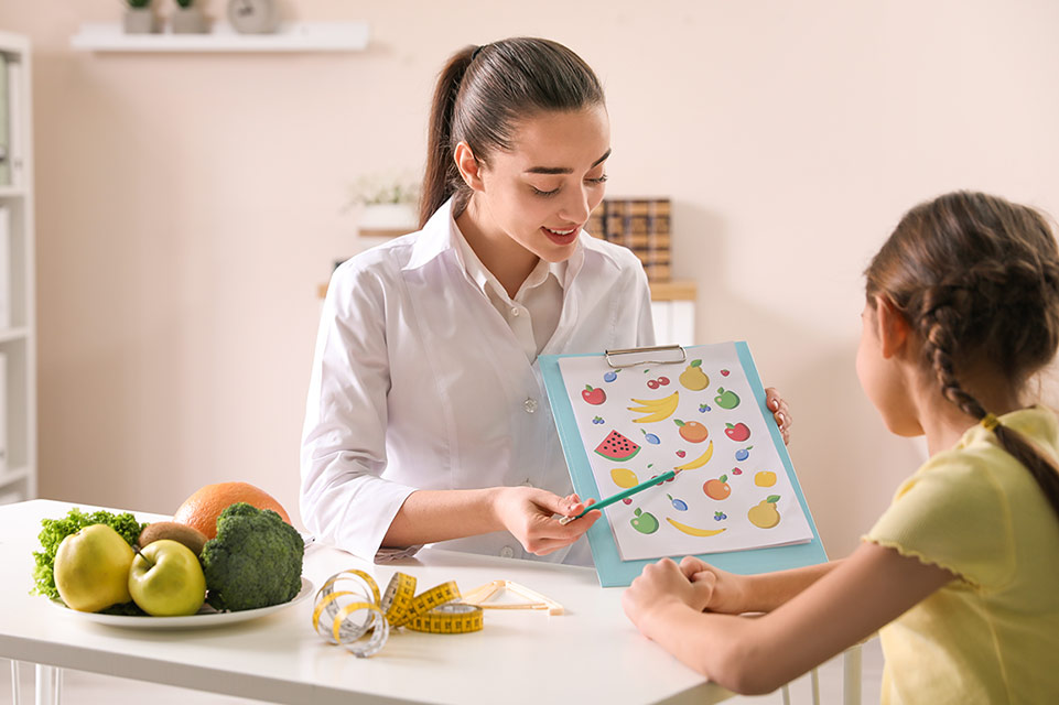 dietitian working with female patient