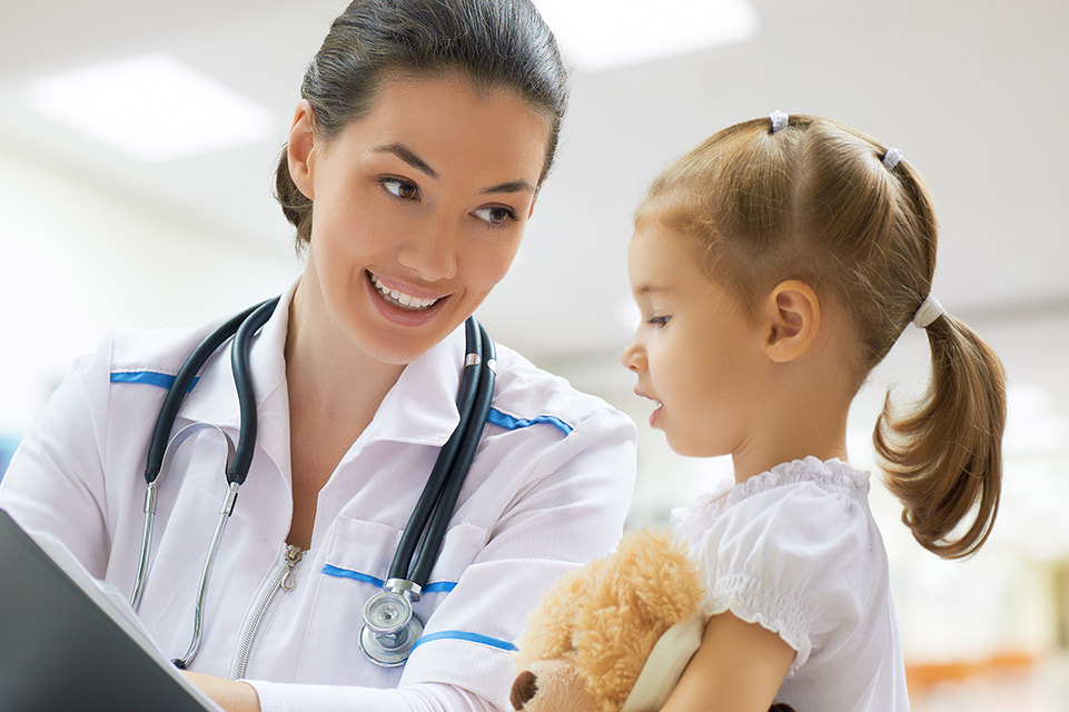 une femme médecin et une patiente